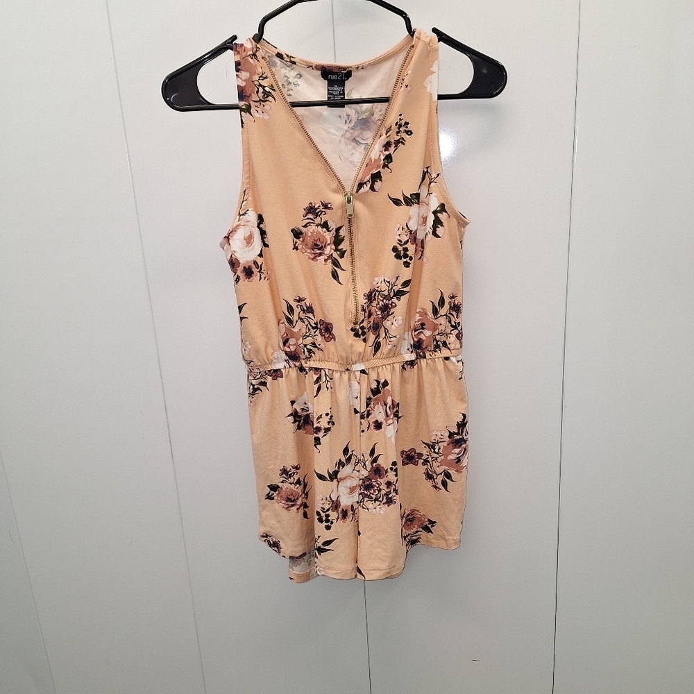 Rue 21 Peach Short Jumper Zipper Front Medium